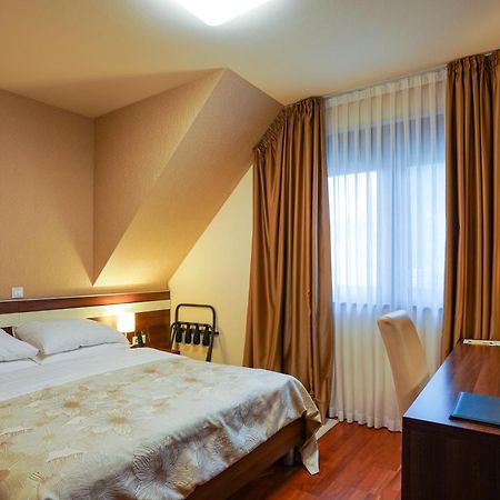 Hotel Degenija Seliste Dreznicko Exteriér fotografie