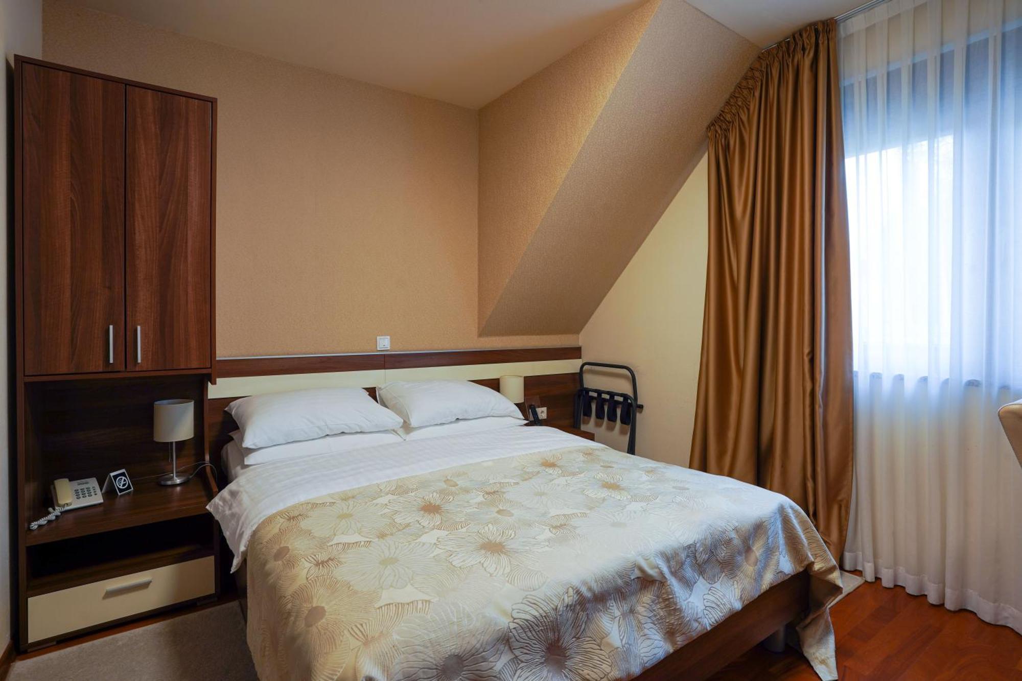 Hotel Degenija Seliste Dreznicko Exteriér fotografie