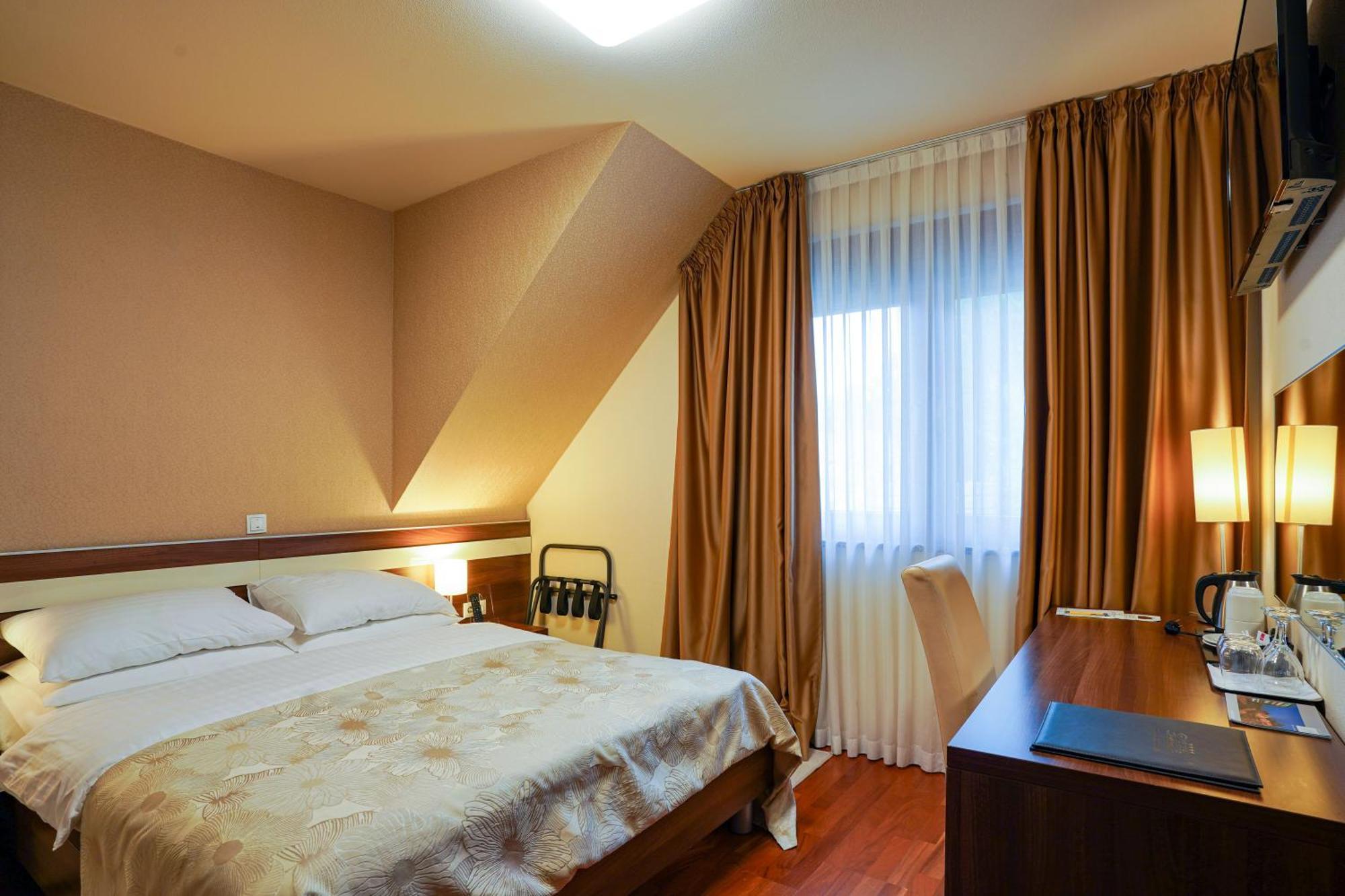 Hotel Degenija Seliste Dreznicko Exteriér fotografie