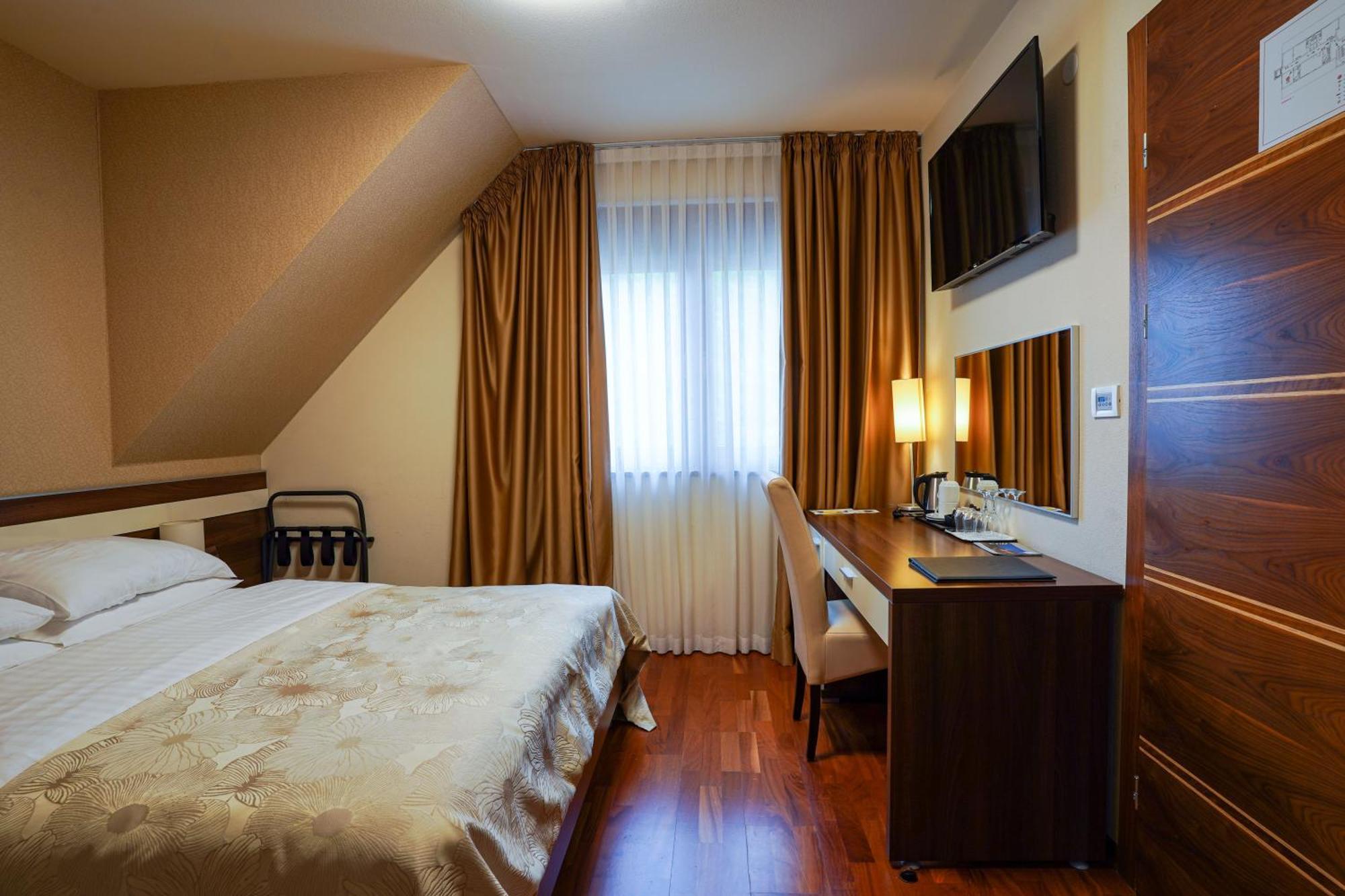 Hotel Degenija Seliste Dreznicko Exteriér fotografie