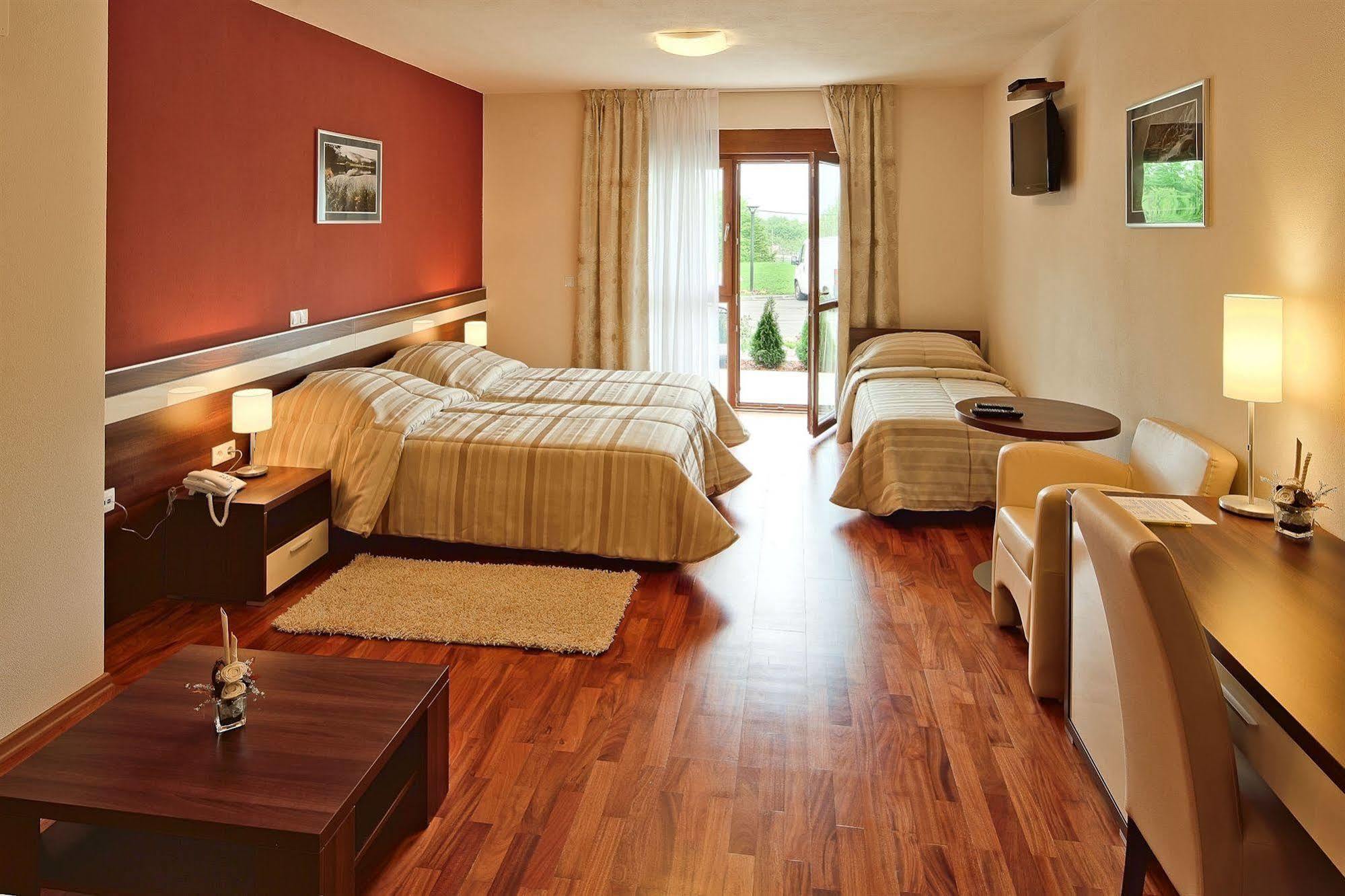 Hotel Degenija Seliste Dreznicko Exteriér fotografie