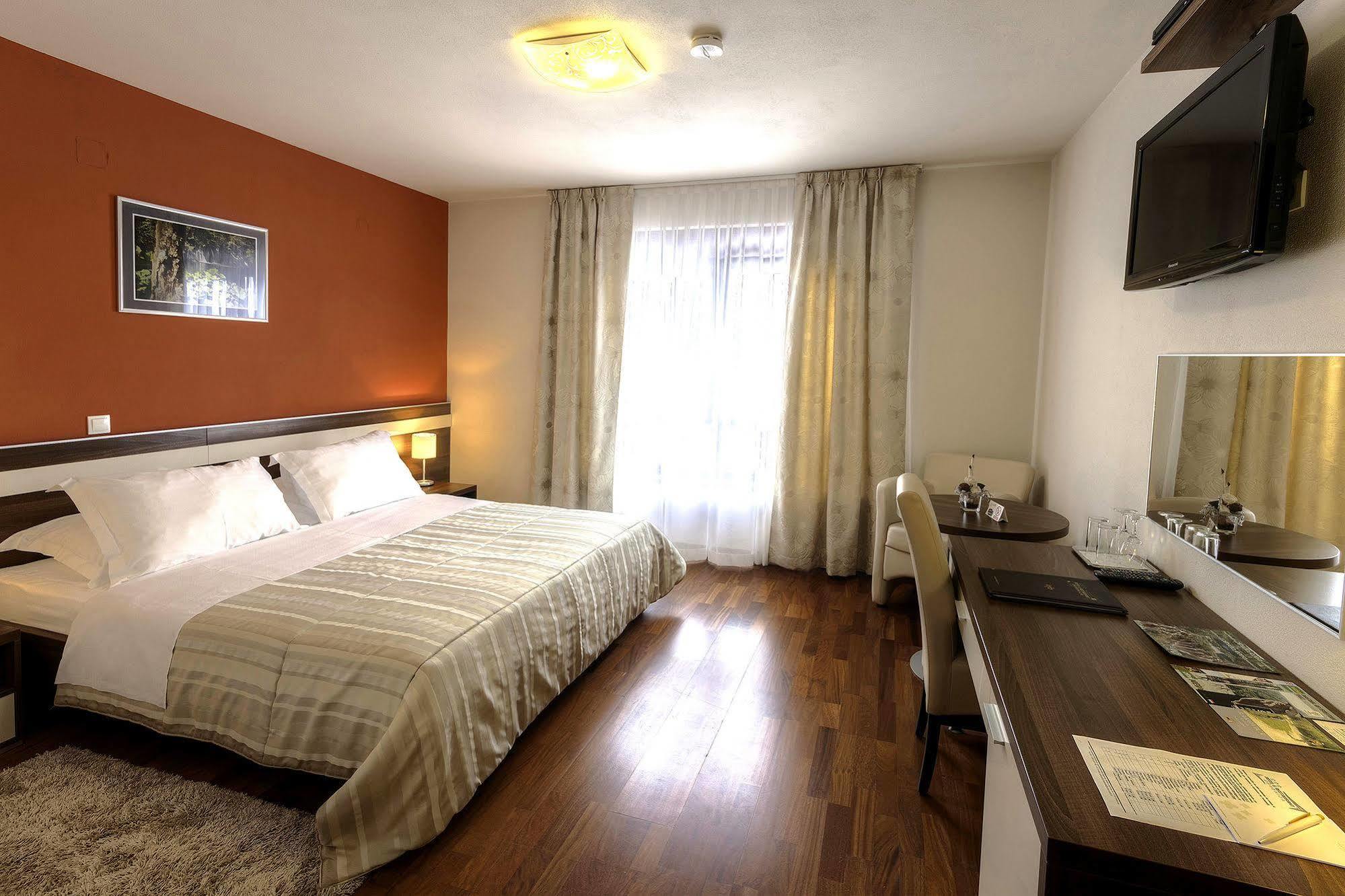 Hotel Degenija Seliste Dreznicko Exteriér fotografie